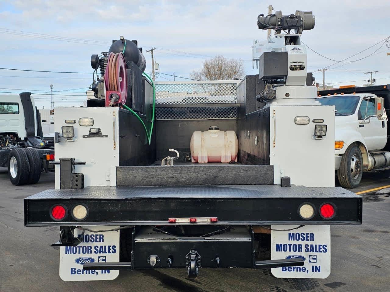Ford Super Duty F-450 DRW XL 2WD Reg Cab 145" WB 60" CA 2018