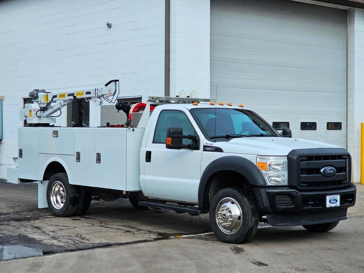 Ford Super Duty F-550 DRW 2WD Reg Cab 141" WB 60" CA XL 2016