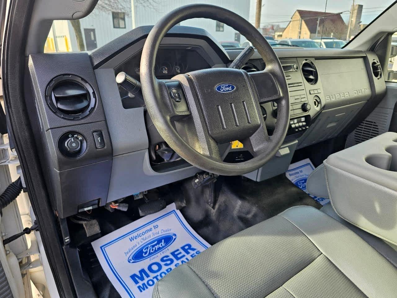 Ford Super Duty F-550 DRW 2WD Reg Cab 141" WB 60" CA XL 2016