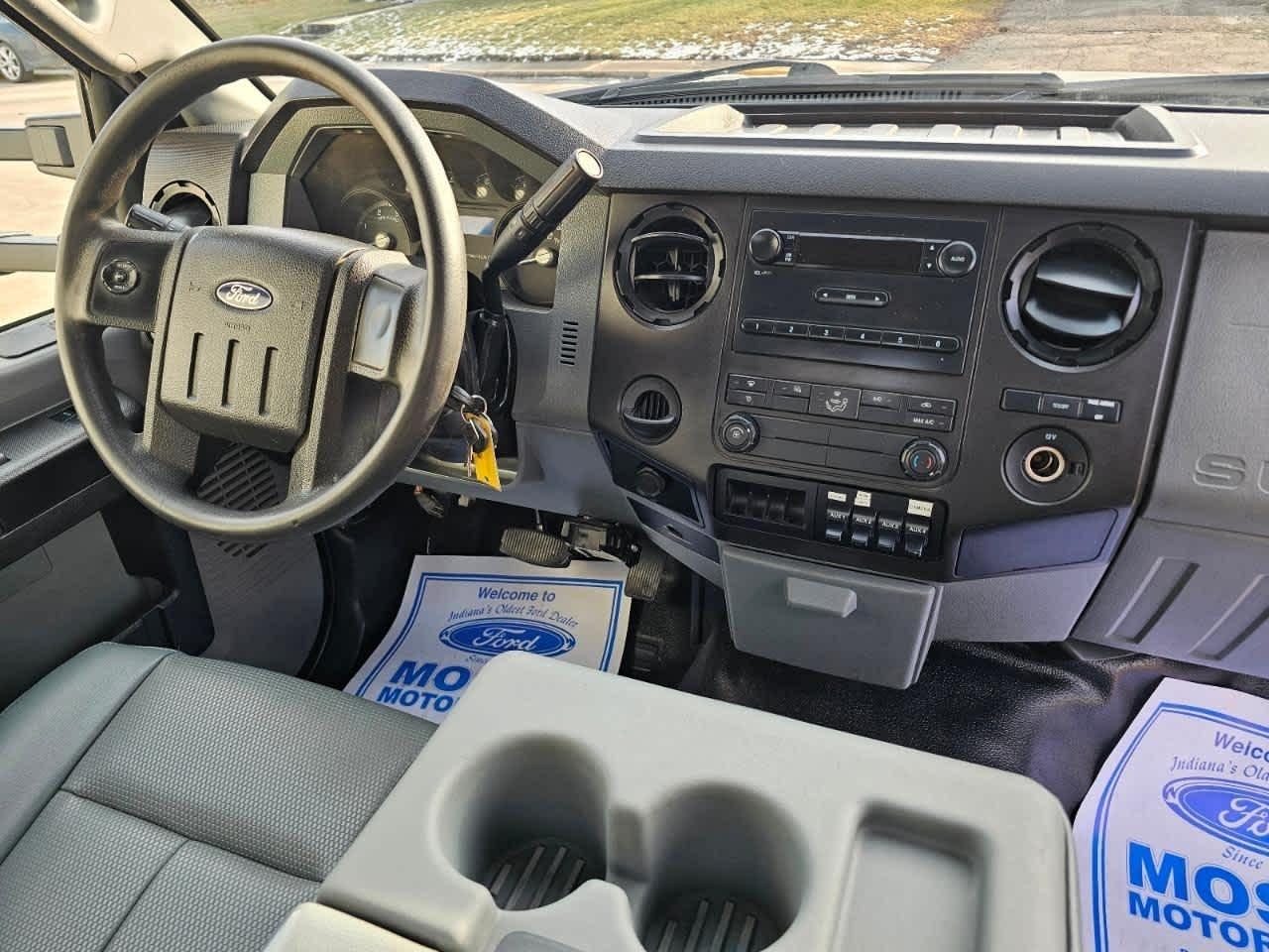 Ford Super Duty F-550 DRW 2WD Reg Cab 141" WB 60" CA XL 2016