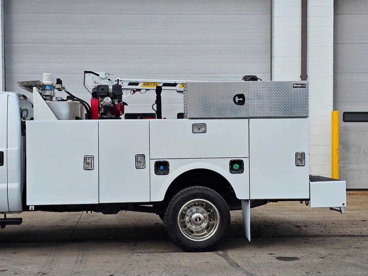 Ford Super Duty F-550 DRW 2WD Reg Cab 141" WB 60" CA XL 2016