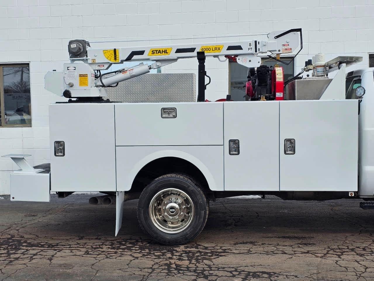 Ford Super Duty F-550 DRW 2WD Reg Cab 141" WB 60" CA XL 2016