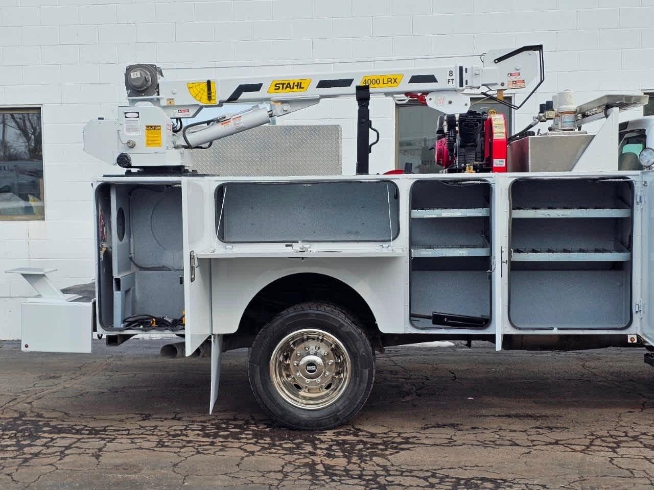 Ford Super Duty F-550 DRW 2WD Reg Cab 141" WB 60" CA XL 2016
