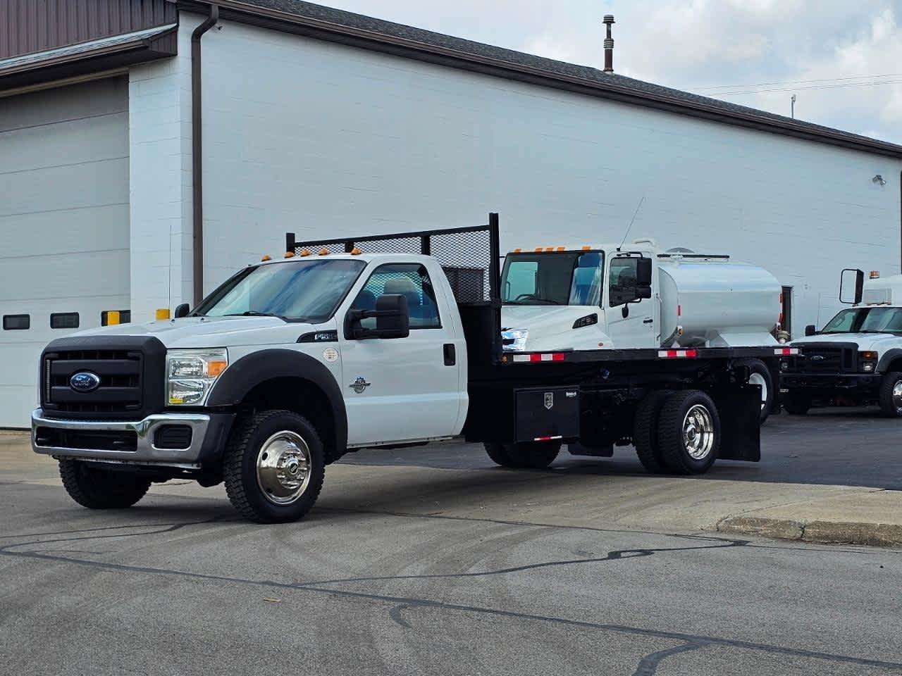 Ford Super Duty F-550 DRW 4WD Reg Cab 141" WB 60" CA XL 2013