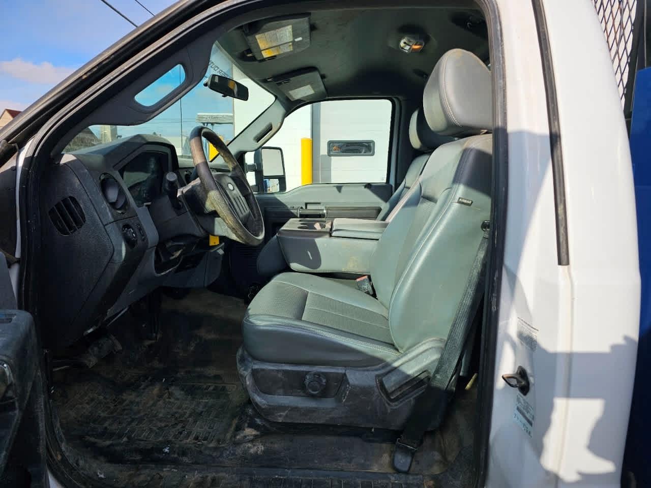 Ford Super Duty F-450 DRW 2WD Reg Cab 141" WB 60" CA XL 2013