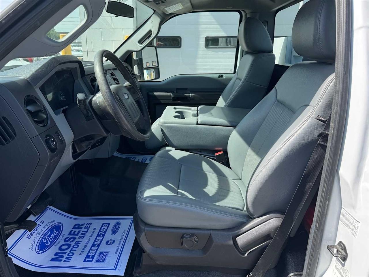 Ford Super Duty F-450 DRW 2WD Reg Cab 141" WB 60" CA XL 2013