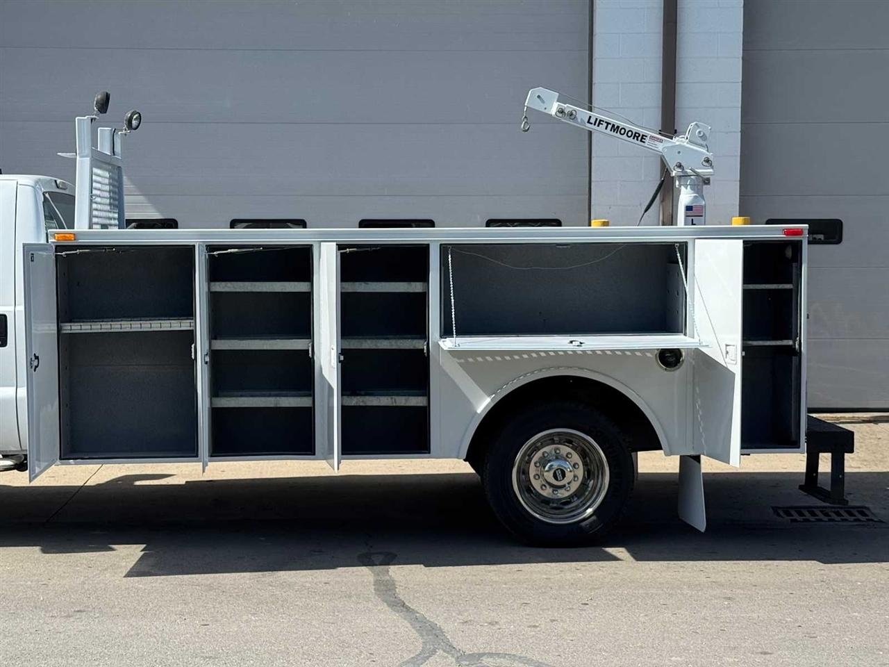 Ford Super Duty F-450 DRW 2WD Reg Cab 141" WB 60" CA XL 2013
