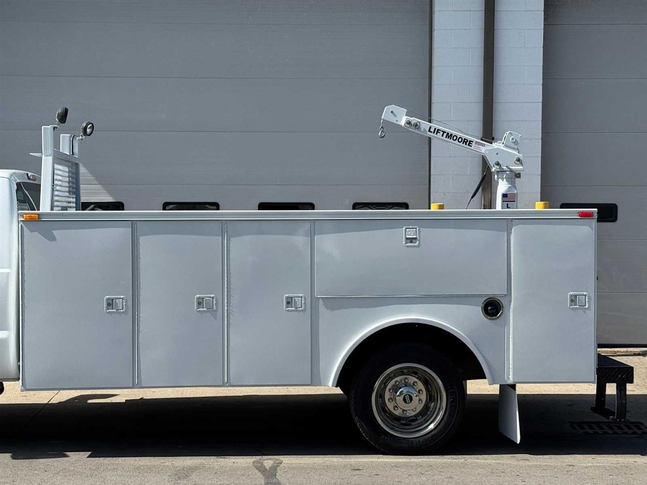 Ford Super Duty F-450 DRW 2WD Reg Cab 141" WB 60" CA XL 2013