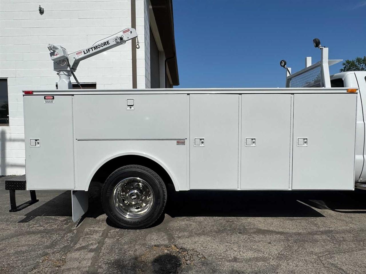 Ford Super Duty F-450 DRW 2WD Reg Cab 141" WB 60" CA XL 2013