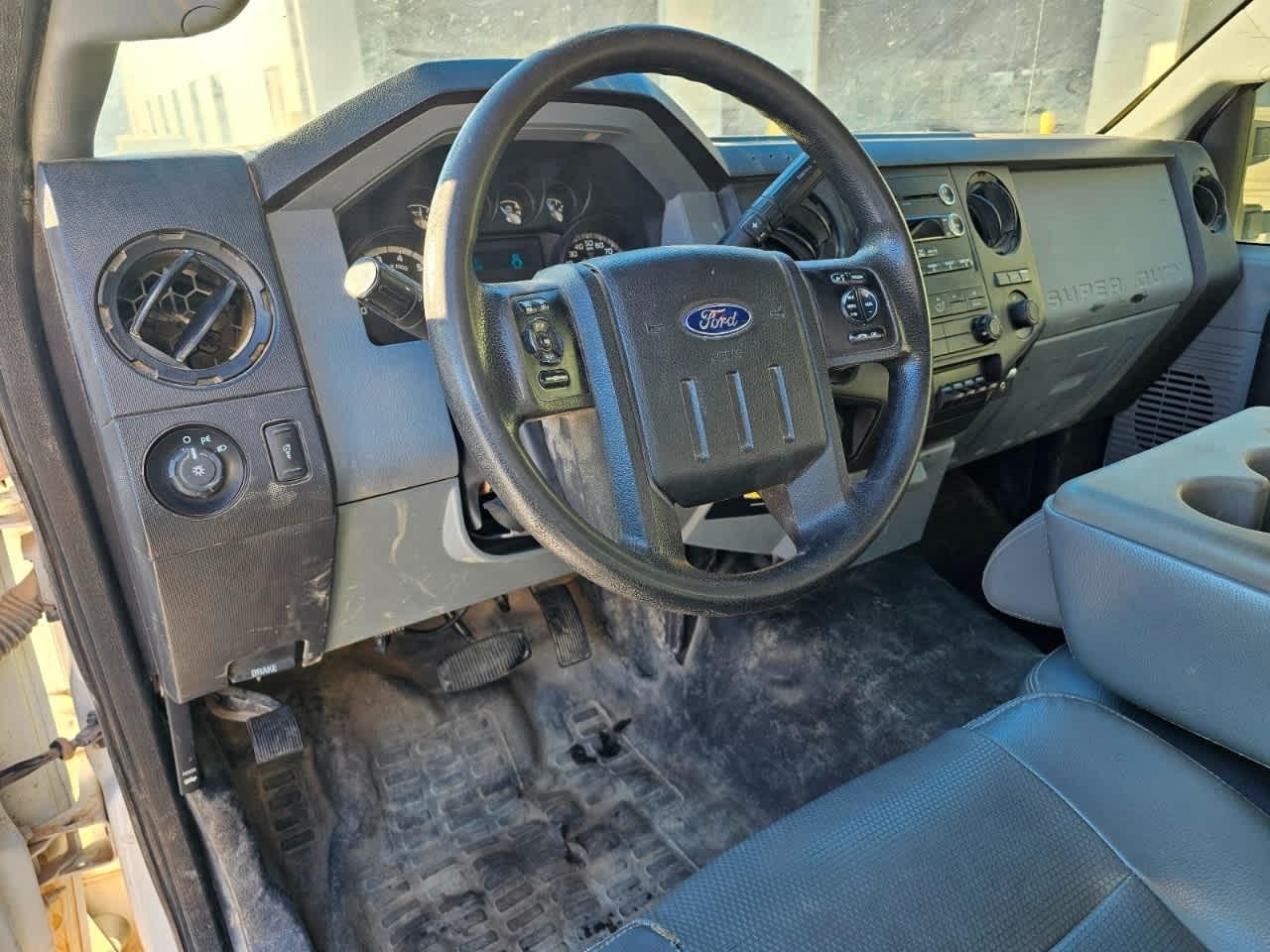 Ford Super Duty F-350 DRW 4WD Reg Cab 141" WB 60" CA XLT 2015