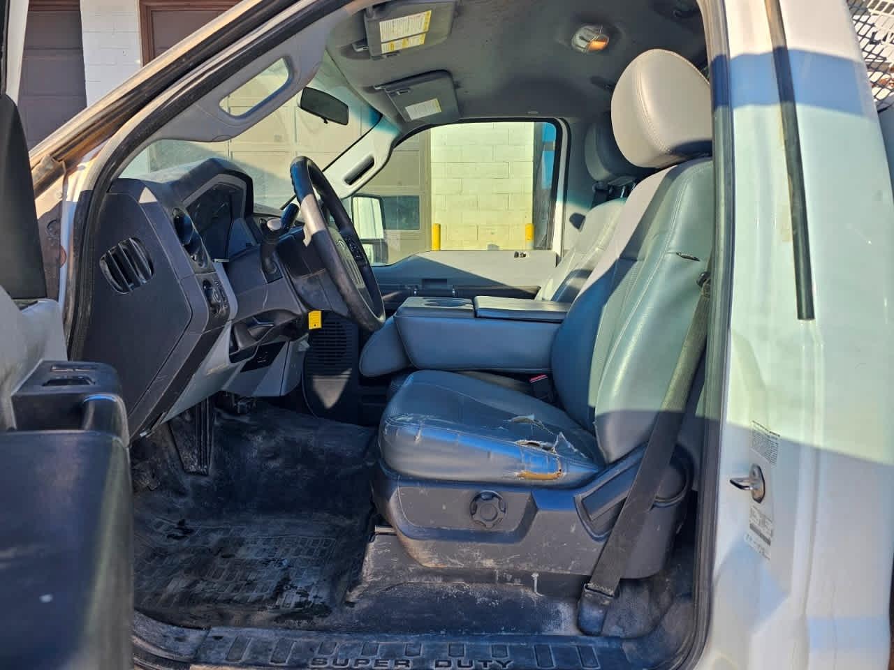 Ford Super Duty F-350 DRW 4WD Reg Cab 141" WB 60" CA XLT 2015