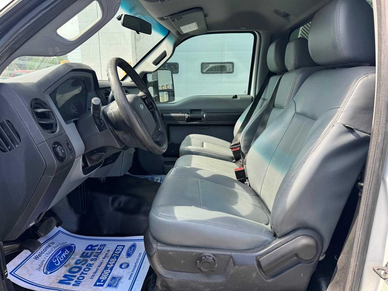 Ford Super Duty F-350 DRW 4WD Reg Cab 141" WB 60" CA XLT 2015