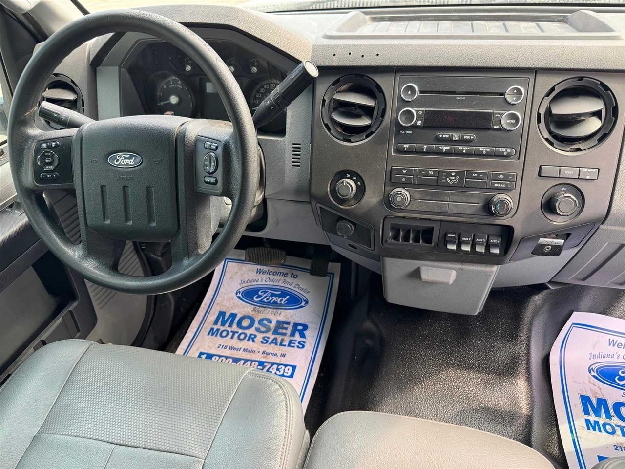 Ford Super Duty F-350 DRW 4WD Reg Cab 141" WB 60" CA XLT 2015