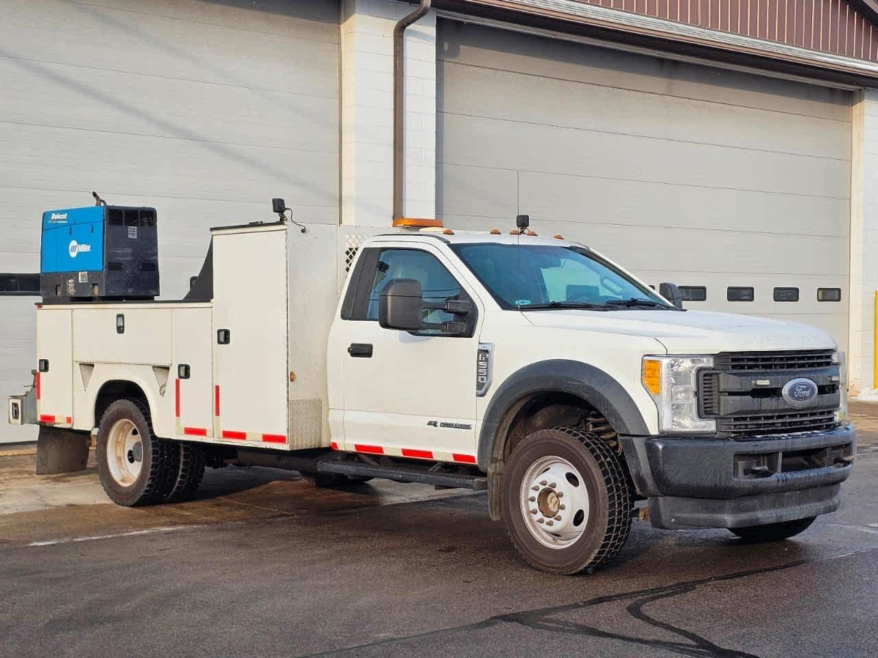 Ford Super Duty F-550 DRW XL 4WD Reg Cab 145" WB 60" CA 2017