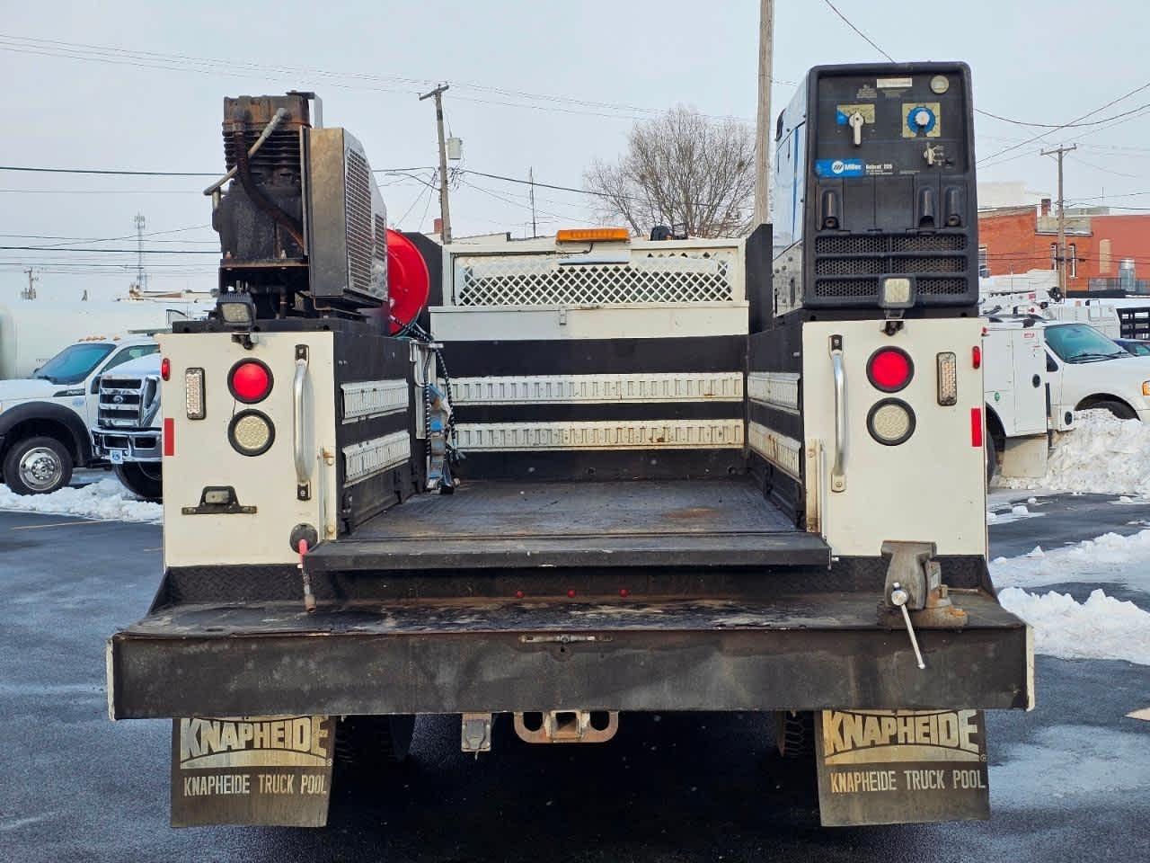 Ford Super Duty F-550 DRW XL 4WD Reg Cab 145" WB 60" CA 2017