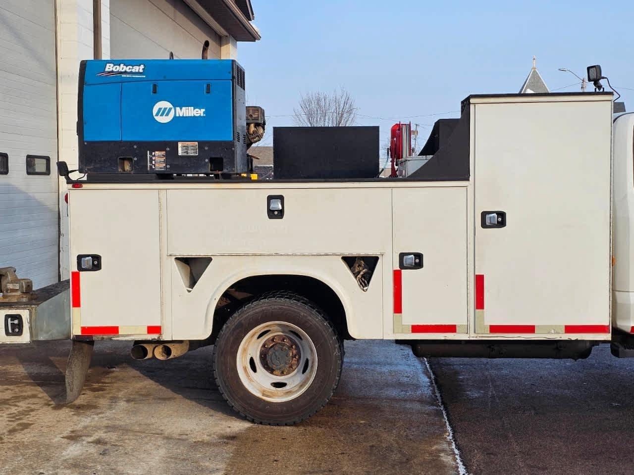 Ford Super Duty F-550 DRW XL 4WD Reg Cab 145" WB 60" CA 2017