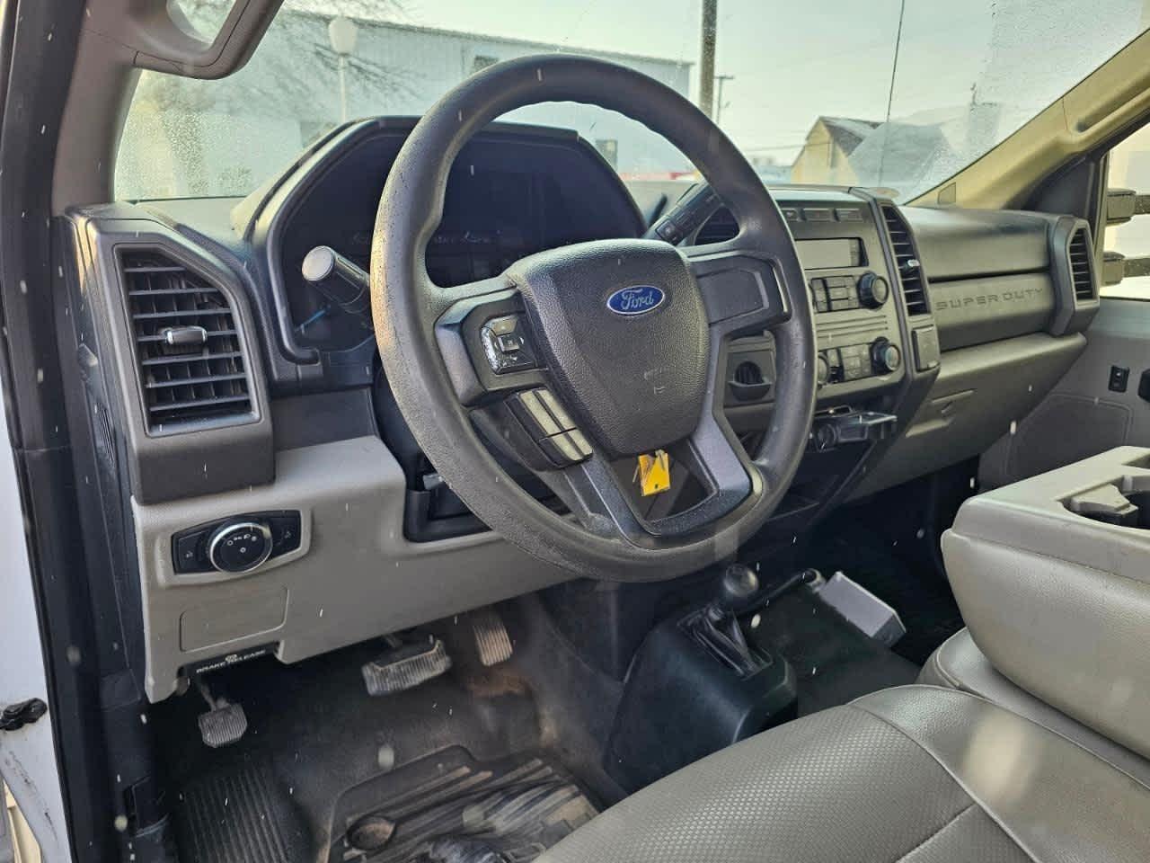 Ford Super Duty F-550 DRW XL 4WD Reg Cab 145" WB 60" CA 2017
