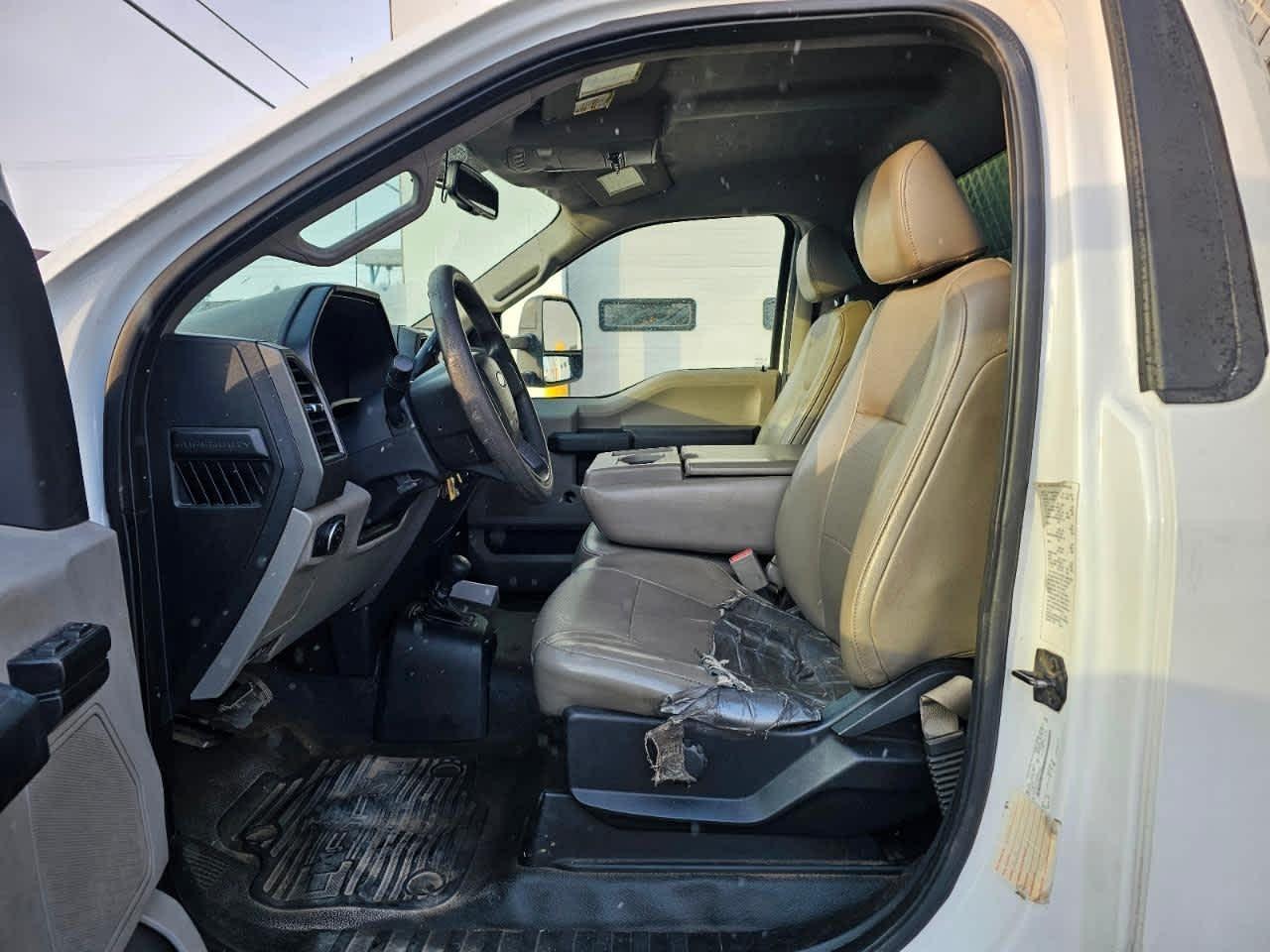 Ford Super Duty F-550 DRW XL 4WD Reg Cab 145" WB 60" CA 2017