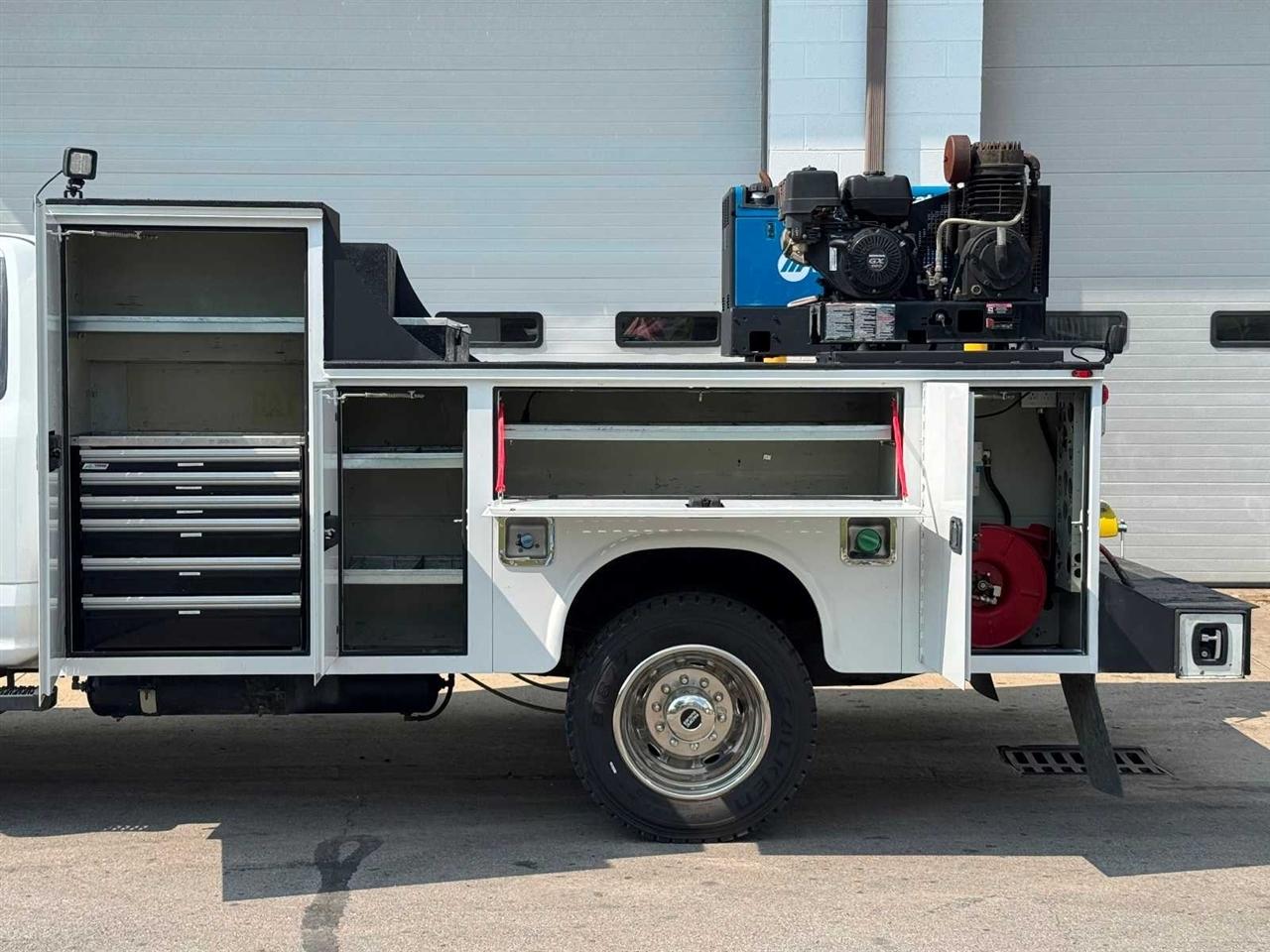 Ford Super Duty F-550 DRW XL 4WD Reg Cab 145" WB 60" CA 2017