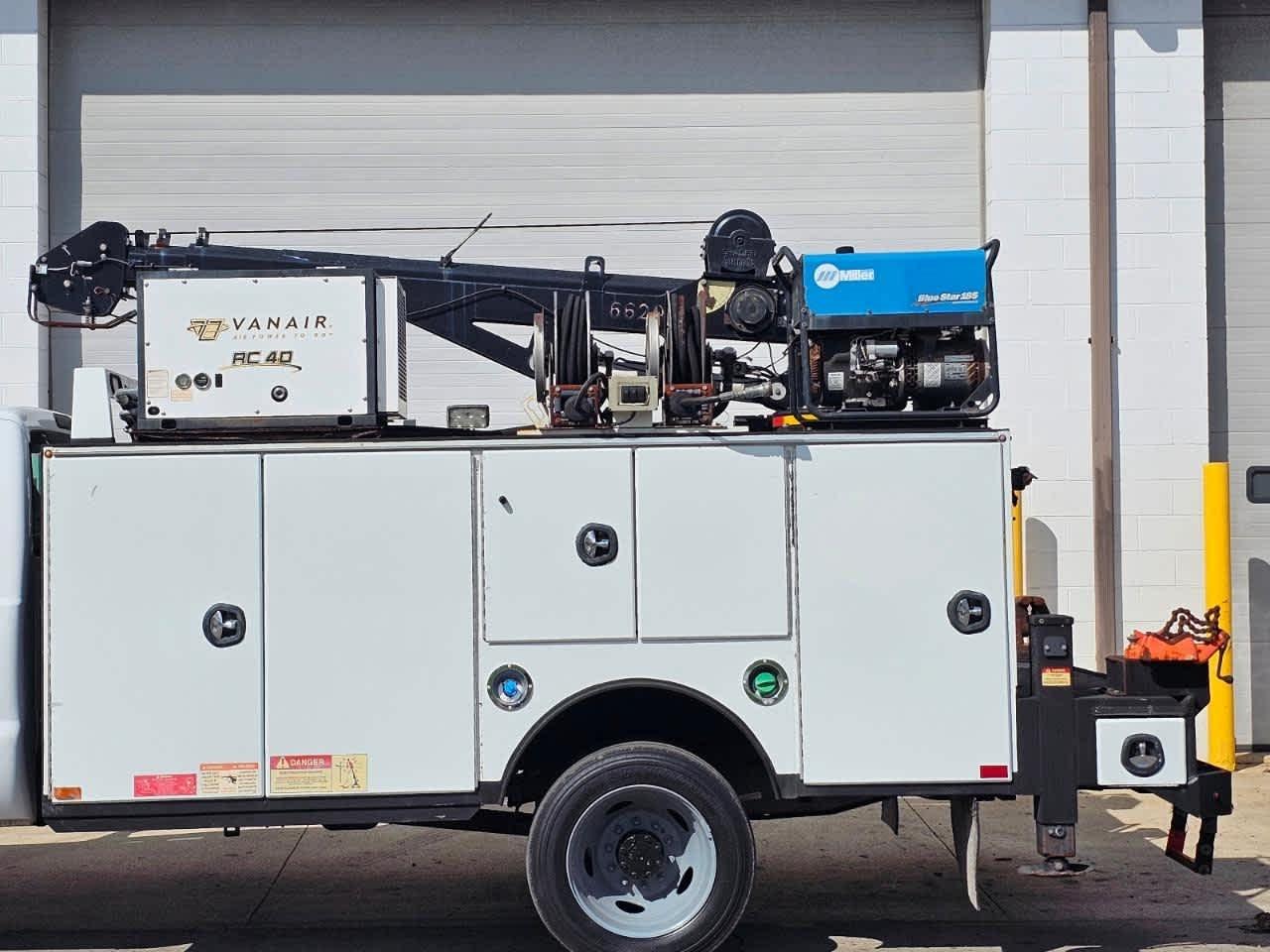 Ford Super Duty F-550 DRW 2WD Reg Cab 141" WB 60" CA XL 2016