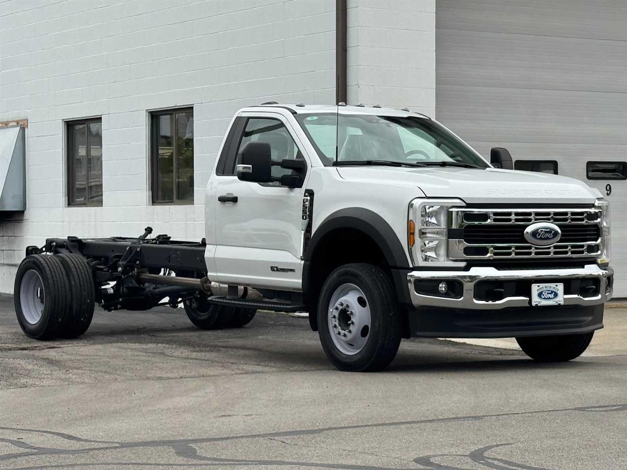 Ford Super Duty F-550 DRW XLT 2WD Reg Cab 145" WB 60" CA 2024