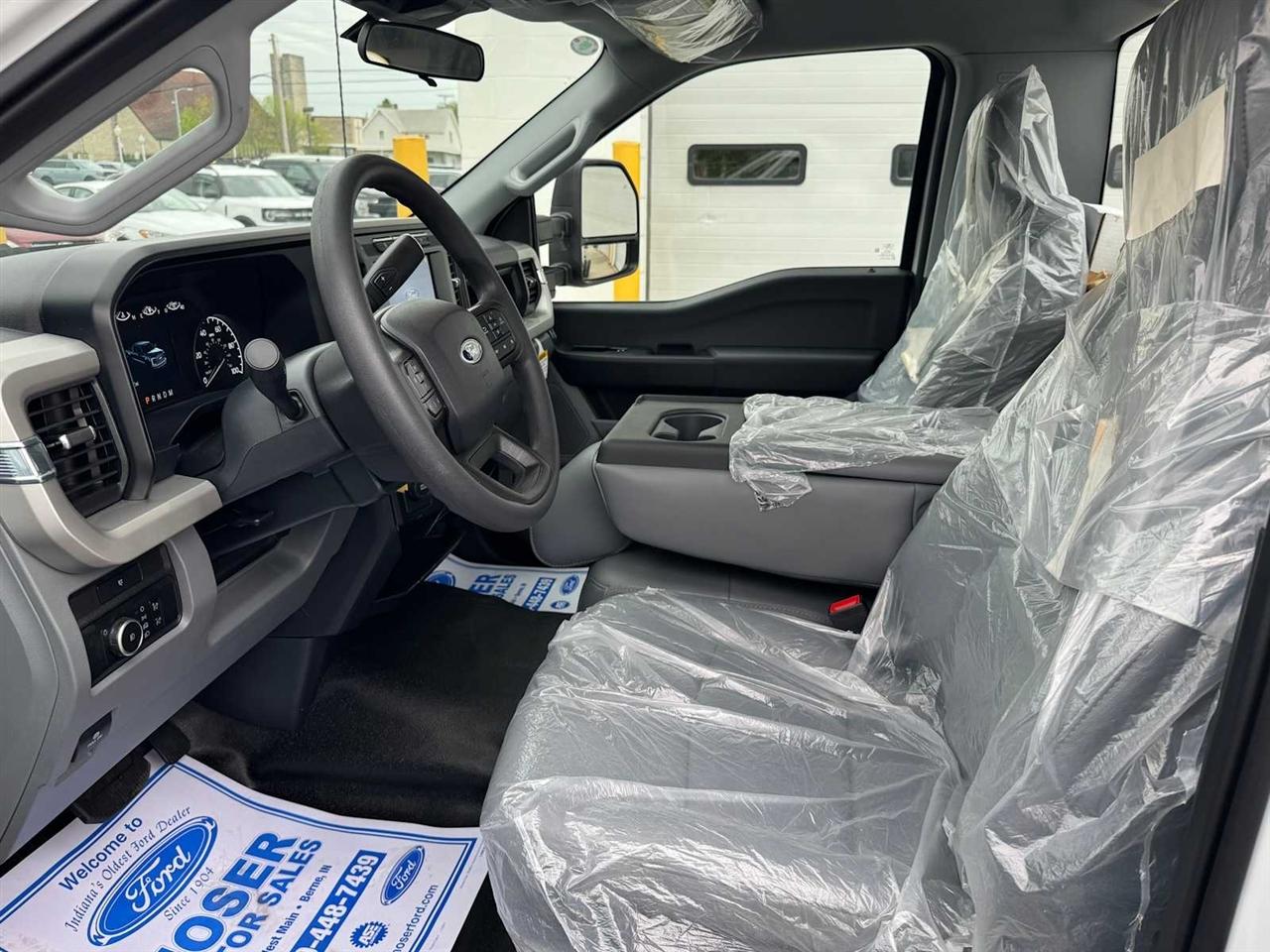 Ford Super Duty F-550 DRW XLT 2WD Reg Cab 145" WB 60" CA 2024