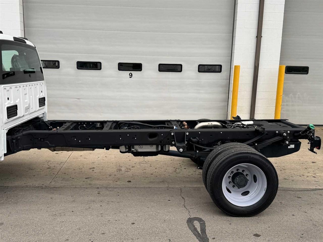 Ford Super Duty F-550 DRW XLT 2WD Reg Cab 145" WB 60" CA 2024