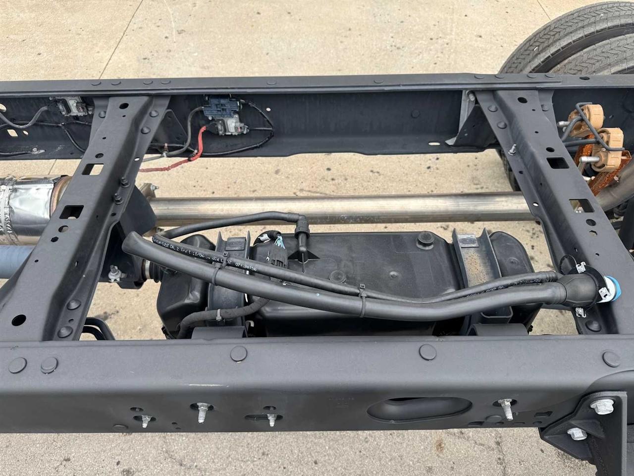 Ford Super Duty F-550 DRW XLT 2WD Reg Cab 145" WB 60" CA 2024