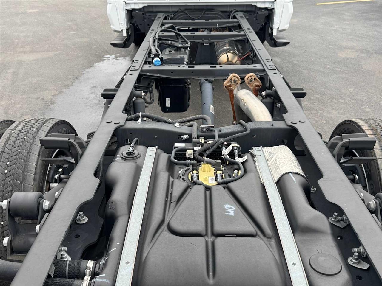 Ford Super Duty F-550 DRW XLT 2WD Reg Cab 145" WB 60" CA 2024