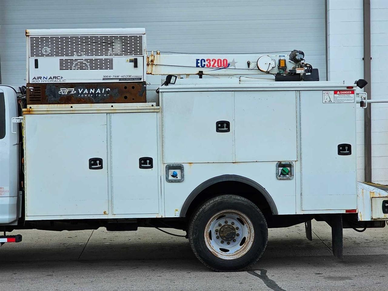 Ford Super Duty F-550 DRW XL 4WD Reg Cab 145" WB 60" CA 2018