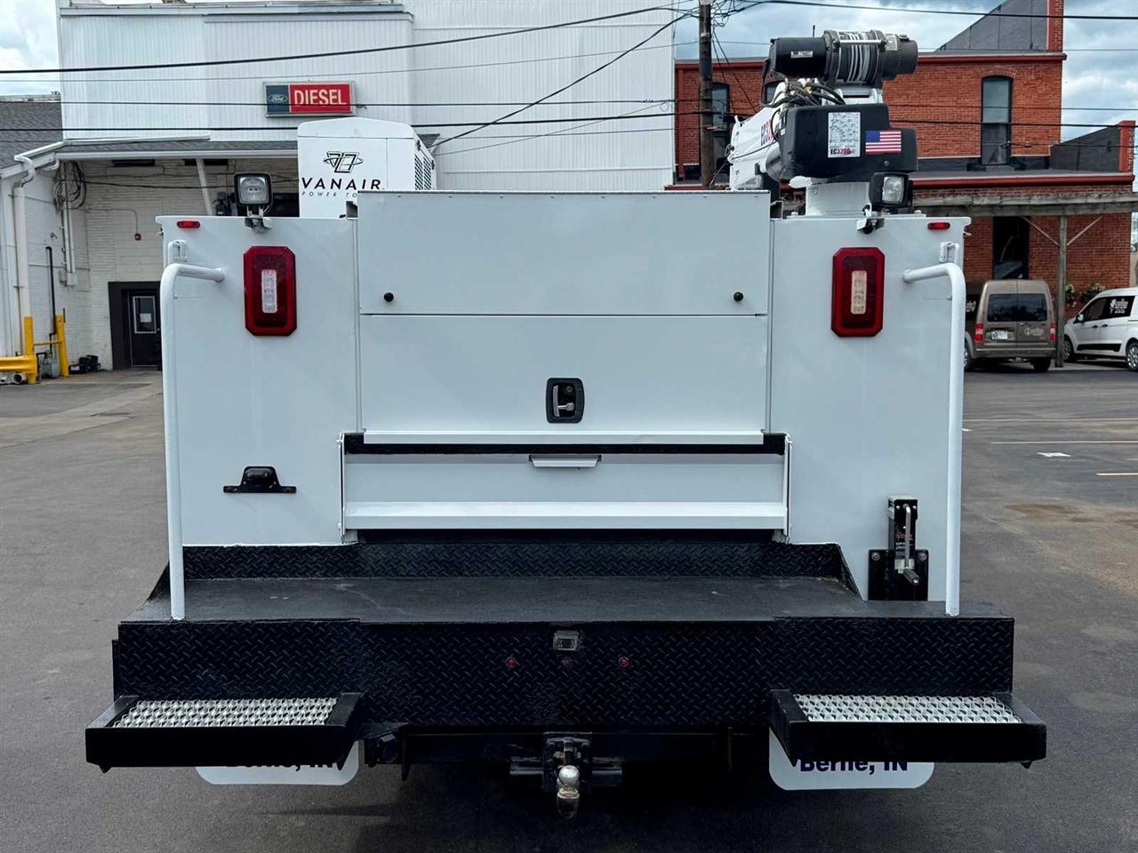 Ford Super Duty F-550 DRW XL 4WD Reg Cab 145" WB 60" CA 2018