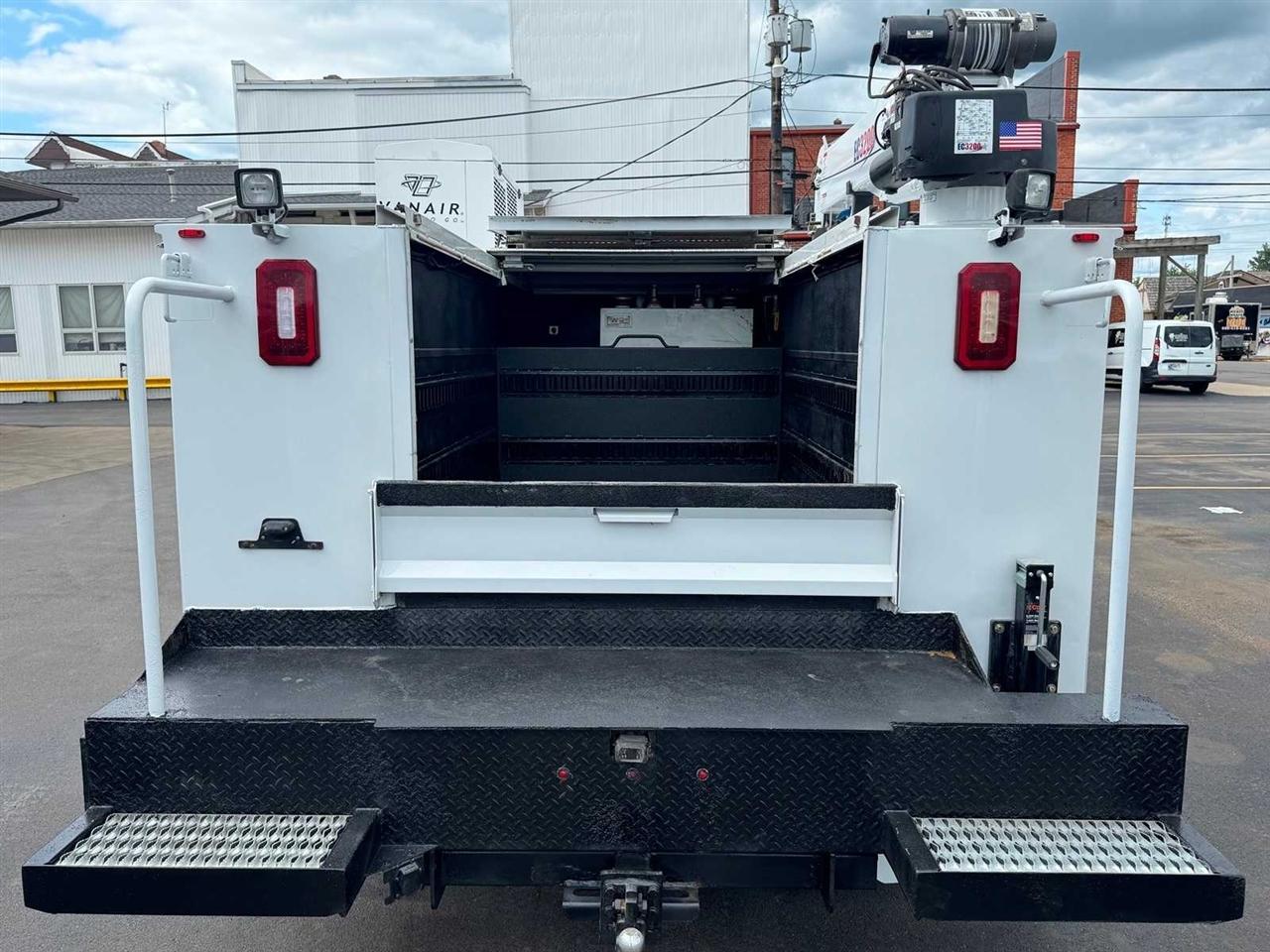 Ford Super Duty F-550 DRW XL 4WD Reg Cab 145" WB 60" CA 2018
