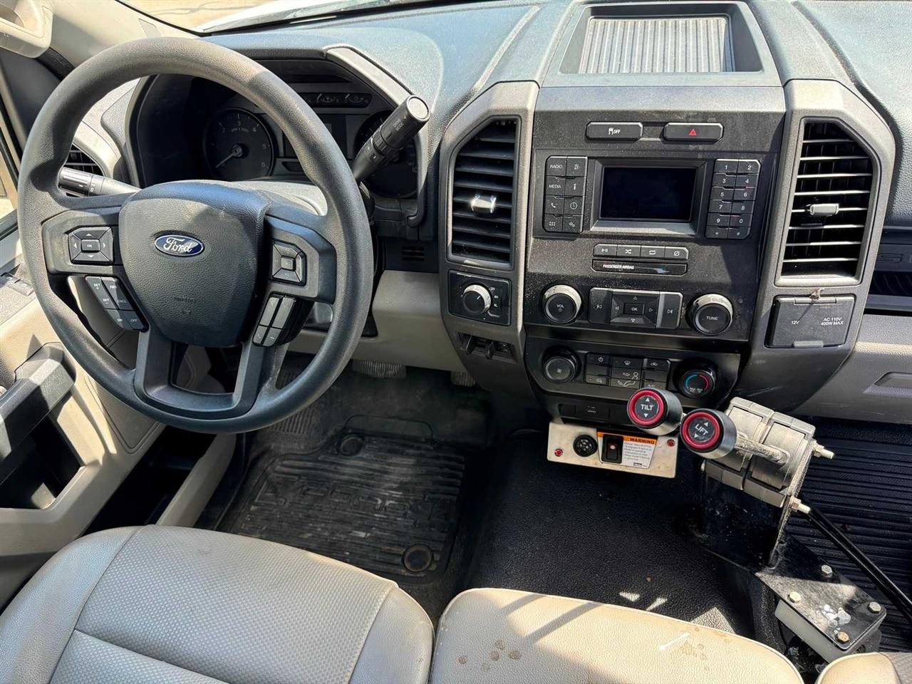 Ford Super Duty F-550 DRW XL 4WD Reg Cab 145" WB 60" CA 2022