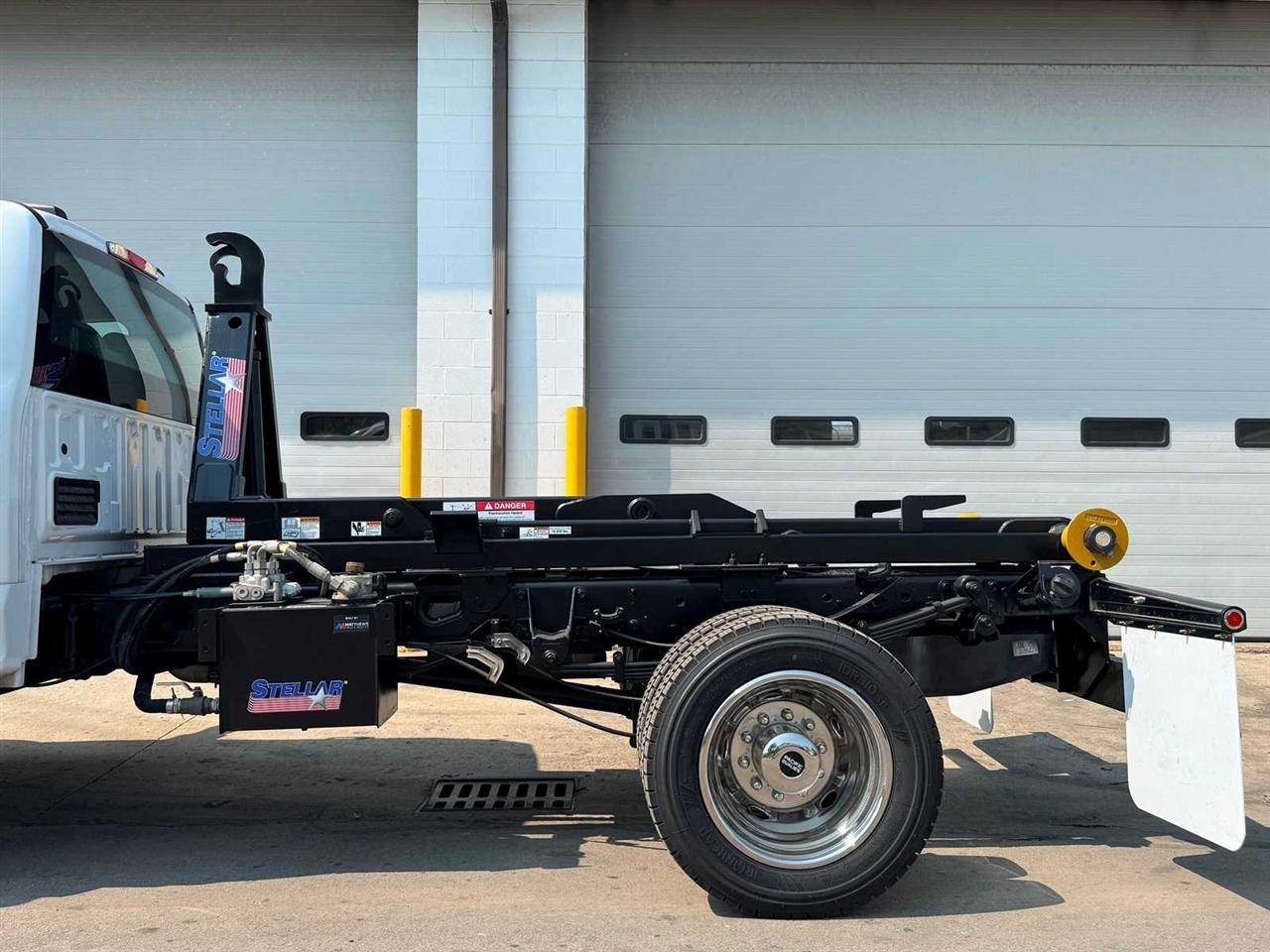 Ford Super Duty F-550 DRW XL 4WD Reg Cab 145" WB 60" CA 2022