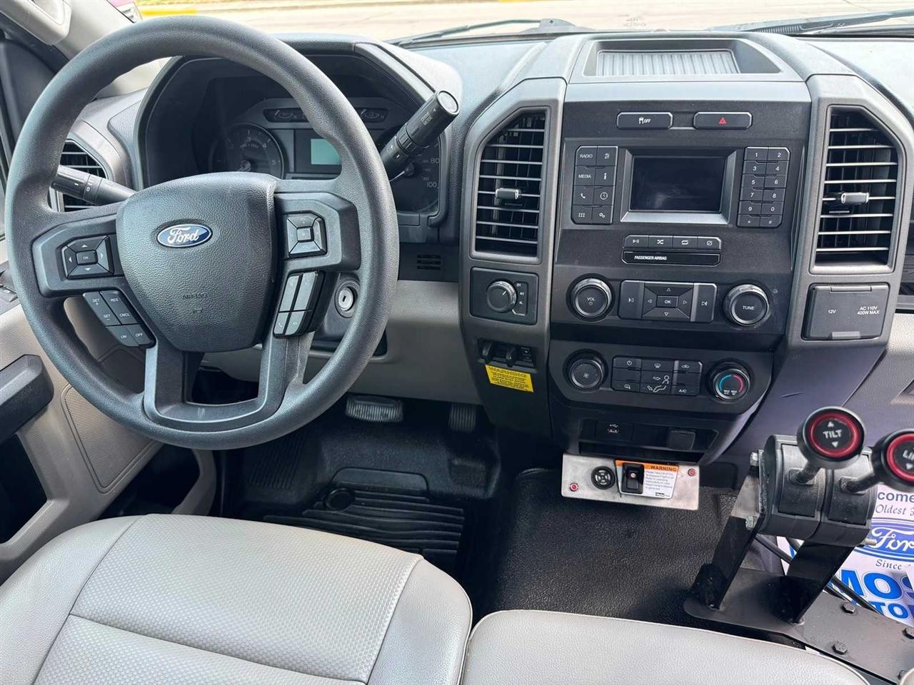 Ford Super Duty F-550 DRW XL 4WD Reg Cab 145" WB 60" CA 2022