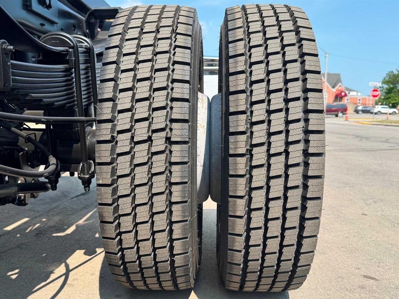 Ford Super Duty F-550 DRW XL 4WD Reg Cab 145" WB 60" CA 2022