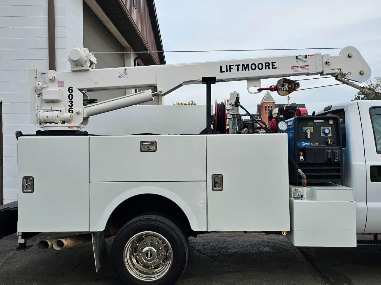 Ford Super Duty F-550 DRW 4WD Reg Cab 141" WB 60" CA XL 2016