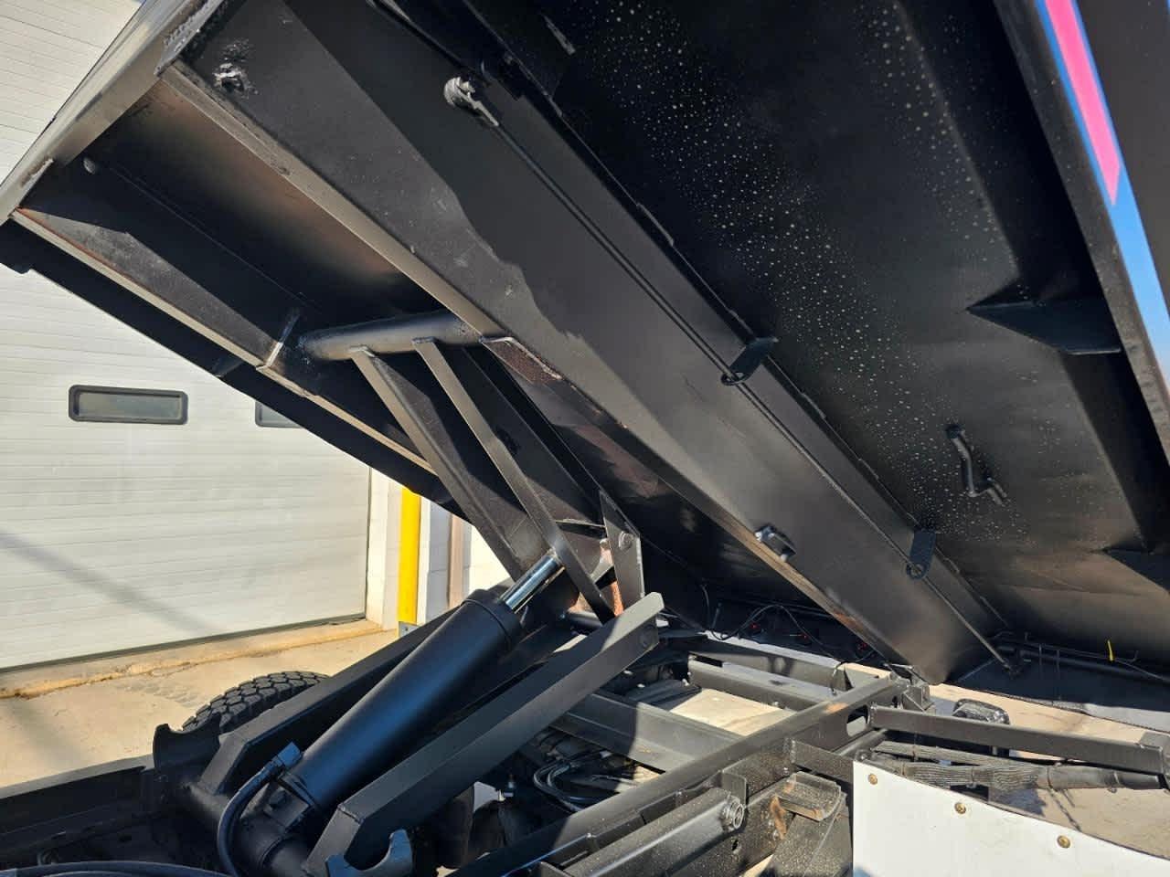 Ford Super Duty F-550 DRW 4WD Reg Cab 141" WB 60" CA XL 2014