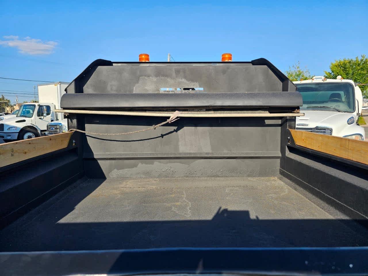 Ford Super Duty F-550 DRW 4WD Reg Cab 141" WB 60" CA XL 2014