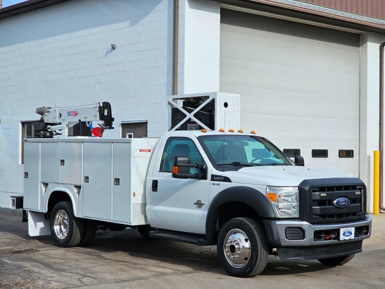 Ford Super Duty F-550 DRW 4WD Reg Cab 141" WB 60" CA XL 2015