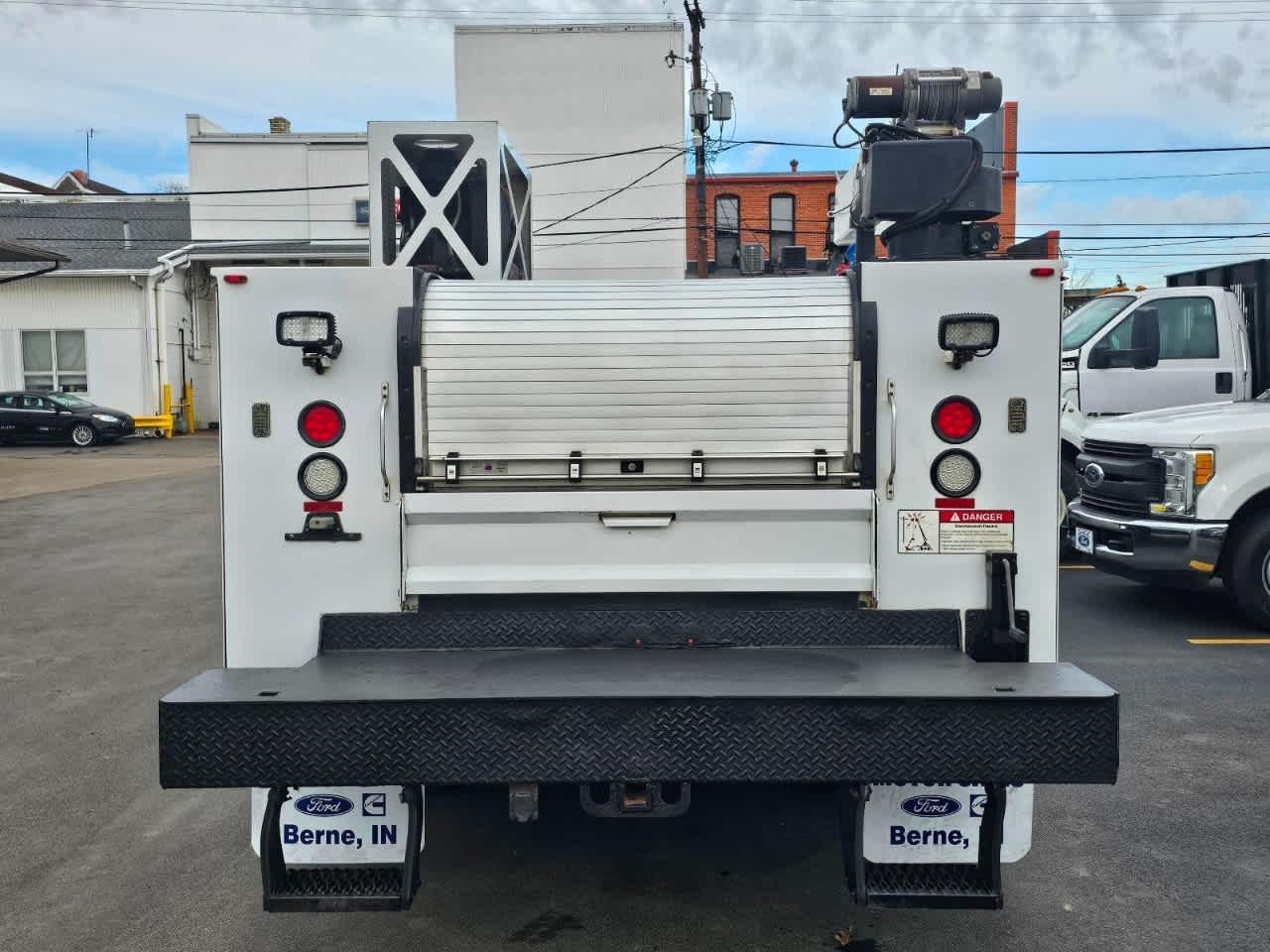 Ford Super Duty F-550 DRW 4WD Reg Cab 141" WB 60" CA XL 2015