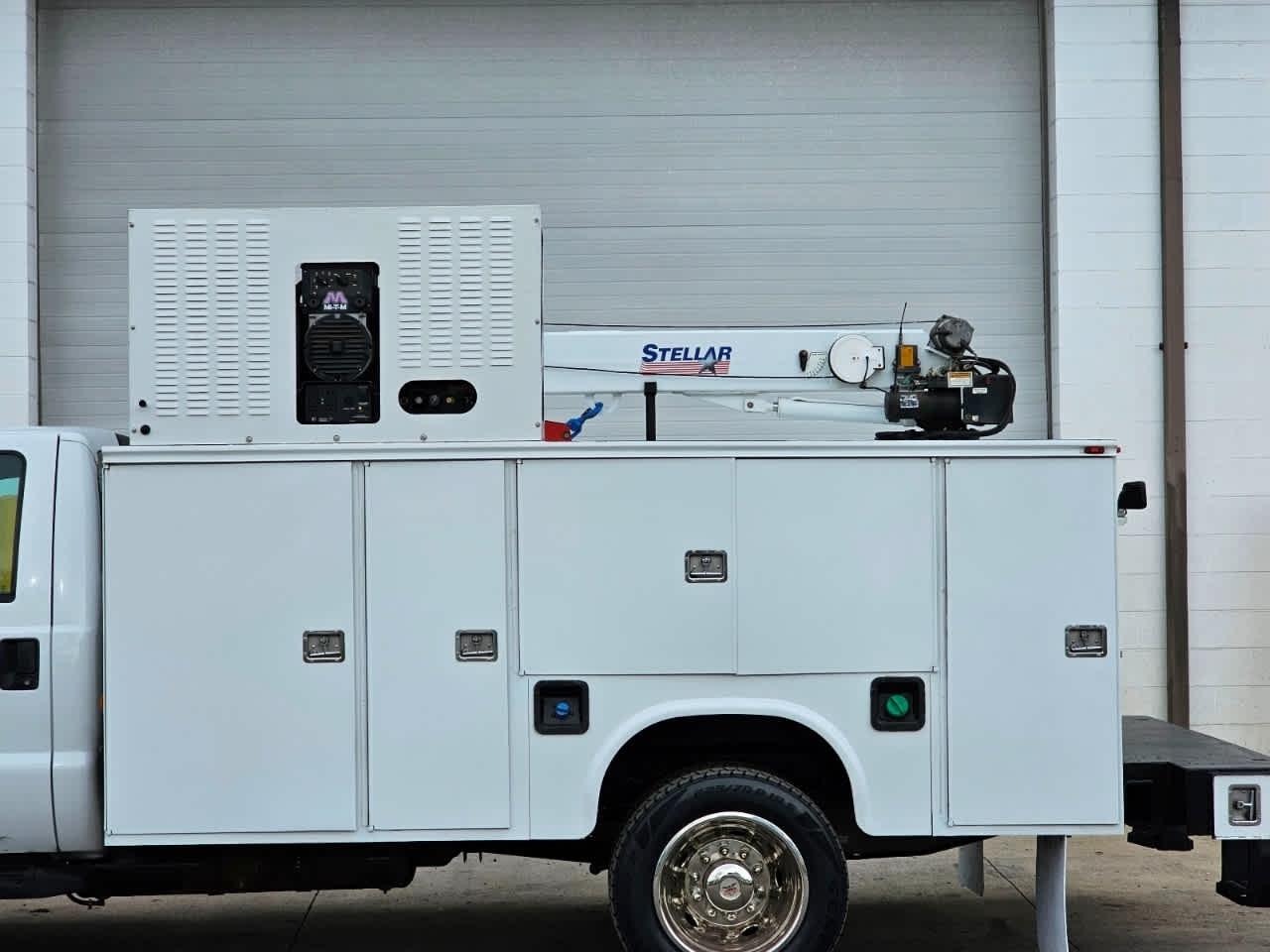 Ford Super Duty F-550 DRW 4WD Reg Cab 141" WB 60" CA XL 2015