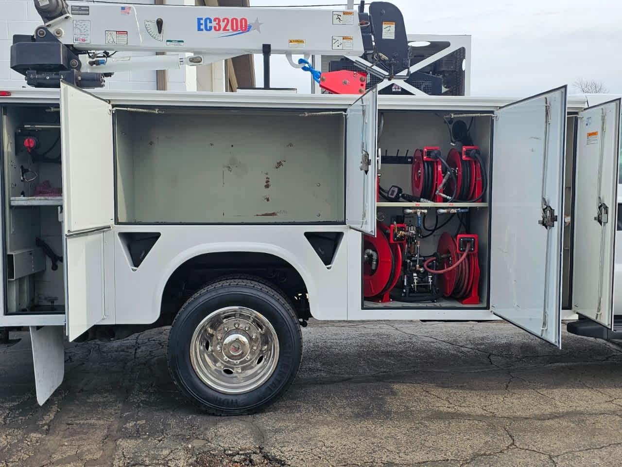Ford Super Duty F-550 DRW 4WD Reg Cab 141" WB 60" CA XL 2015
