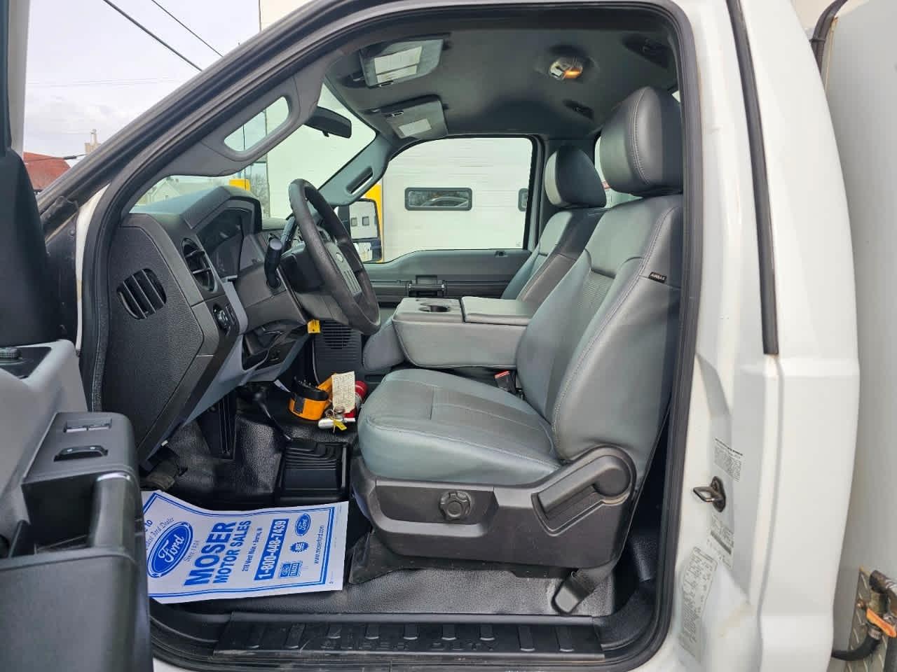 Ford Super Duty F-550 DRW 4WD Reg Cab 141" WB 60" CA XL 2015