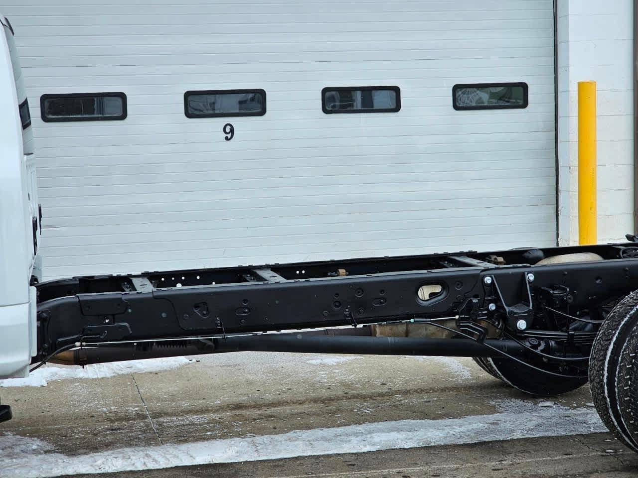 Ford Super Duty F-550 DRW XL 4WD Reg Cab 145" WB 60" CA 2017