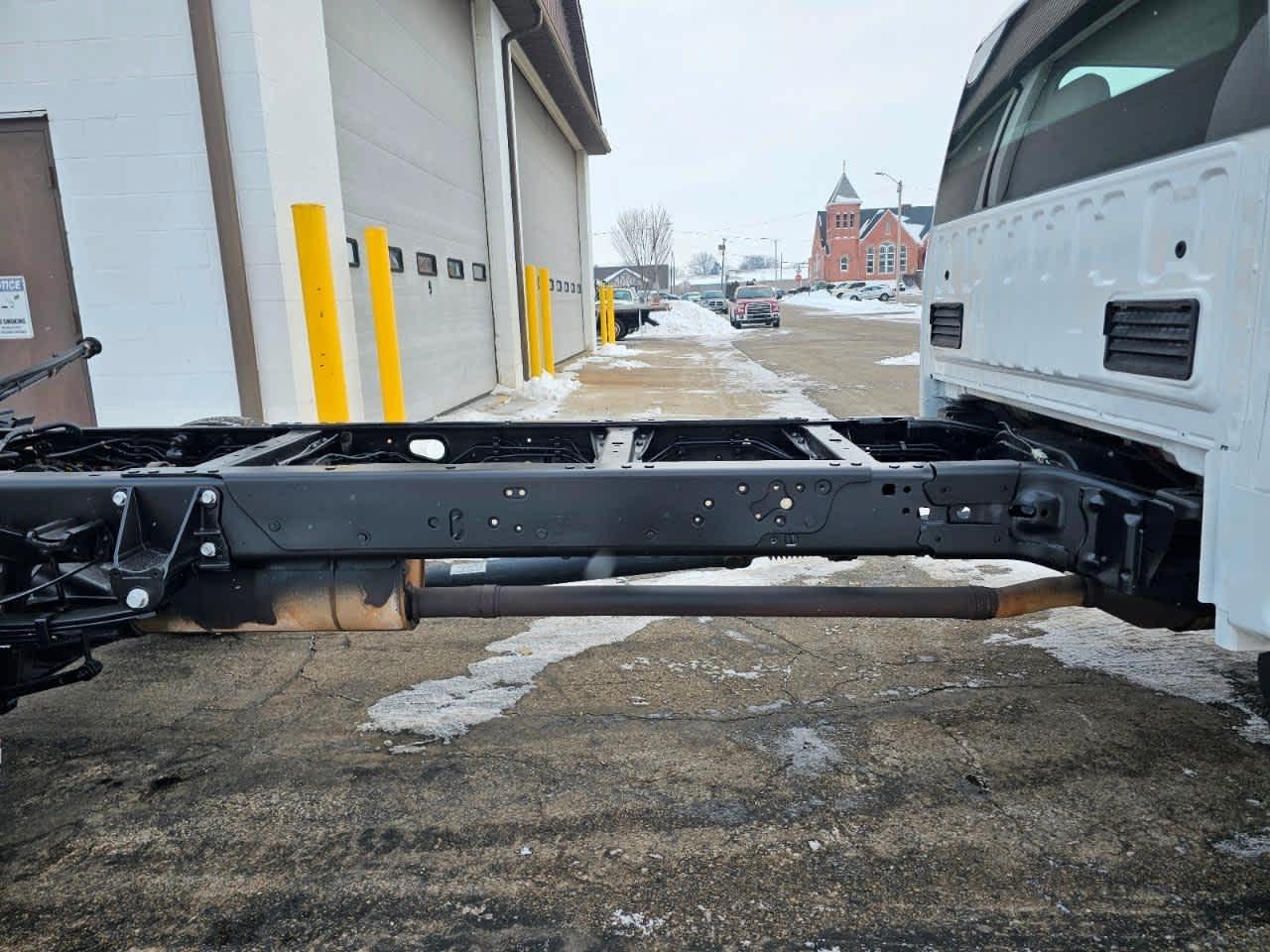 Ford Super Duty F-550 DRW XL 4WD Reg Cab 145" WB 60" CA 2017