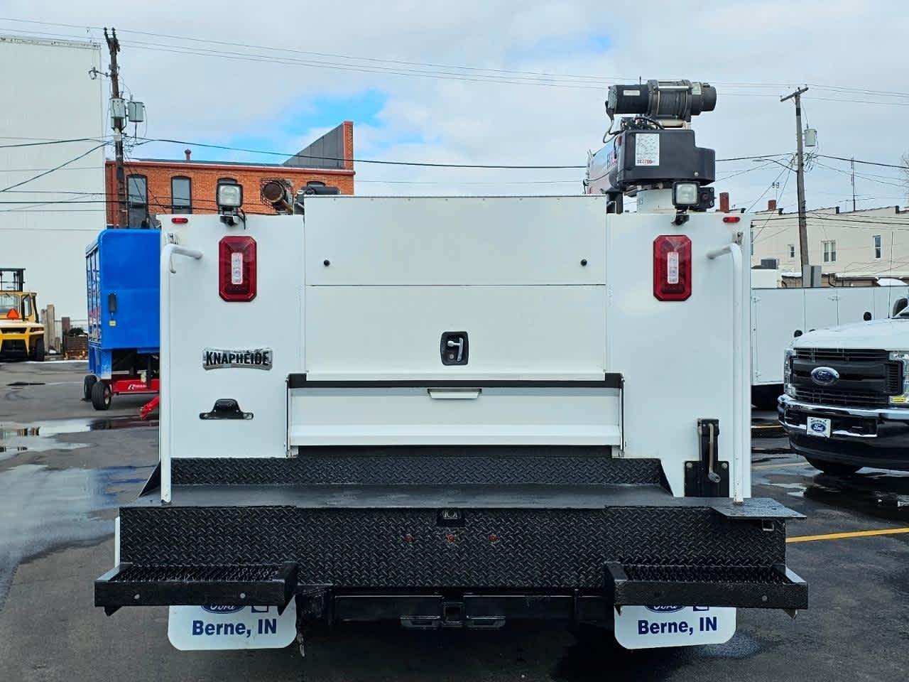 Ford Super Duty F-550 DRW XL 4WD Reg Cab 145" WB 60" CA 2019