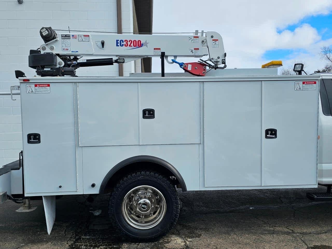 Ford Super Duty F-550 DRW XL 4WD Reg Cab 145" WB 60" CA 2019
