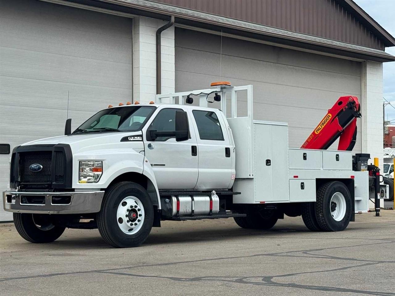 Ford F-750 Straight Frame Crew Cab 2021