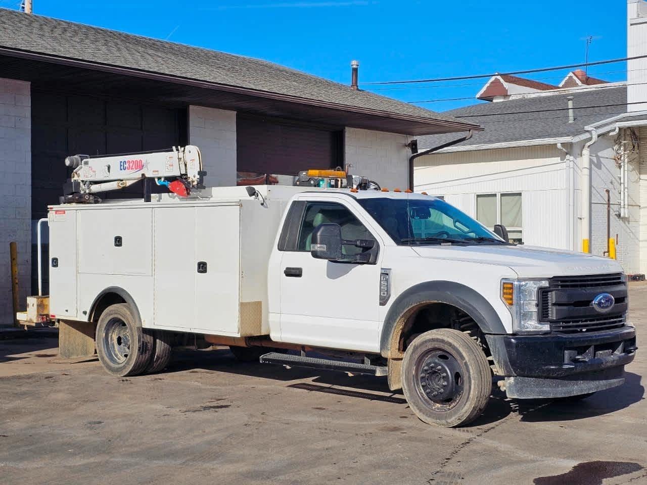 Ford Super Duty F-550 DRW XL 4WD Reg Cab 145" WB 60" CA 2018